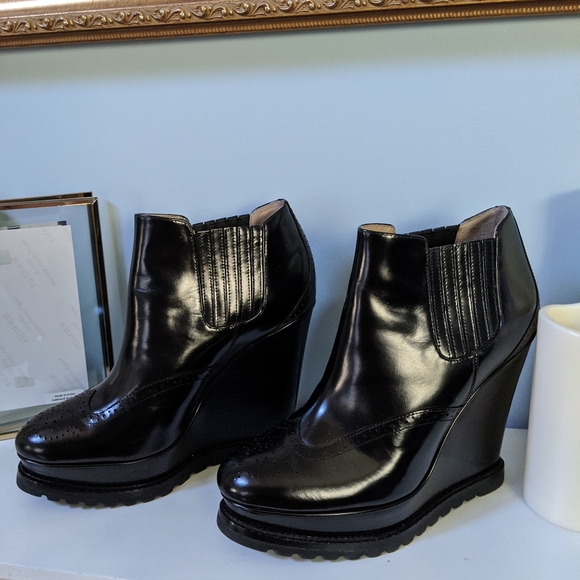 Authentic Michael Kors Booties - fits small - Picture 6 of 6